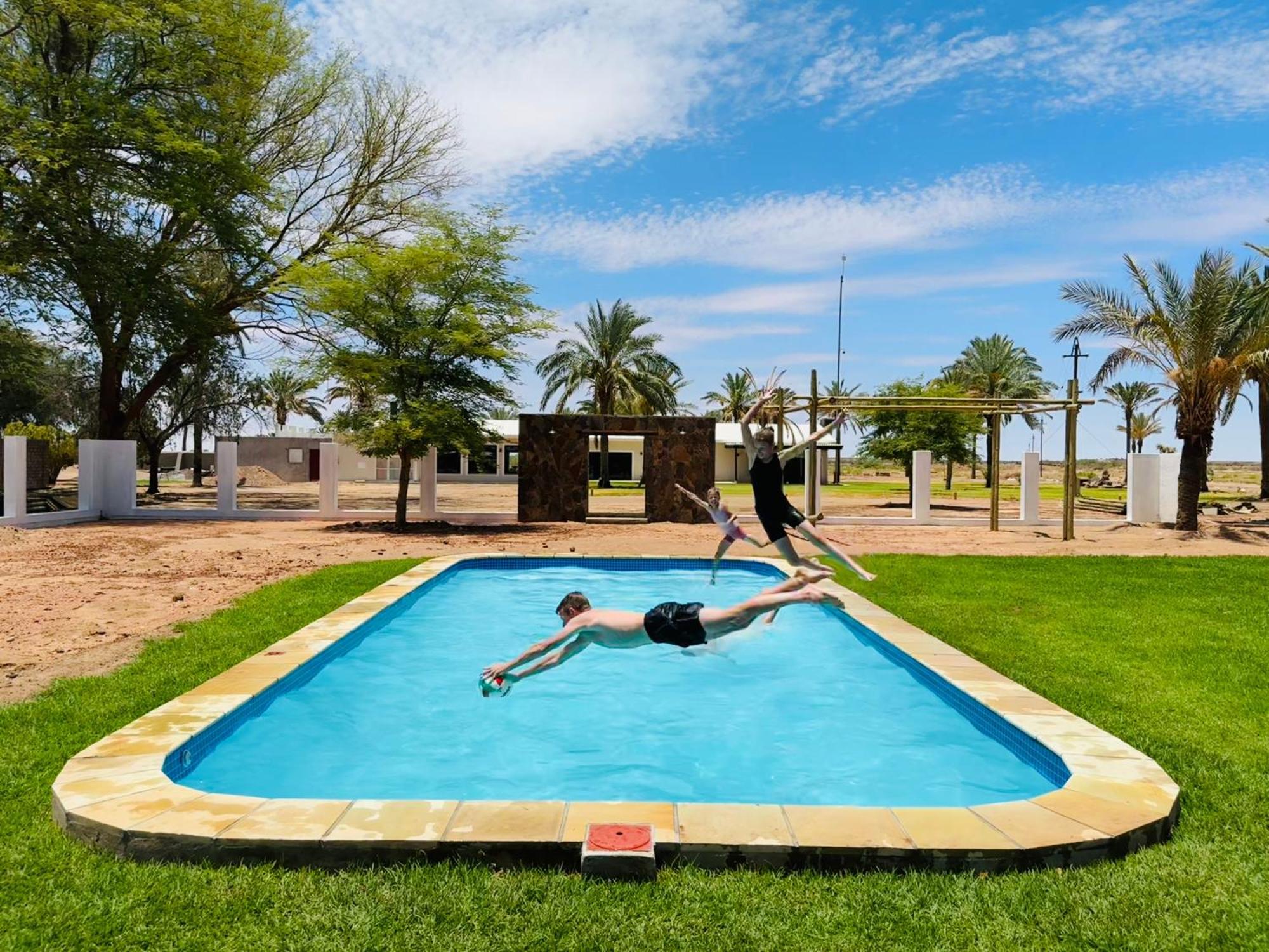Flying Ostrich Guesthouse & Self-Catering Accommodation Mariental Esterno foto