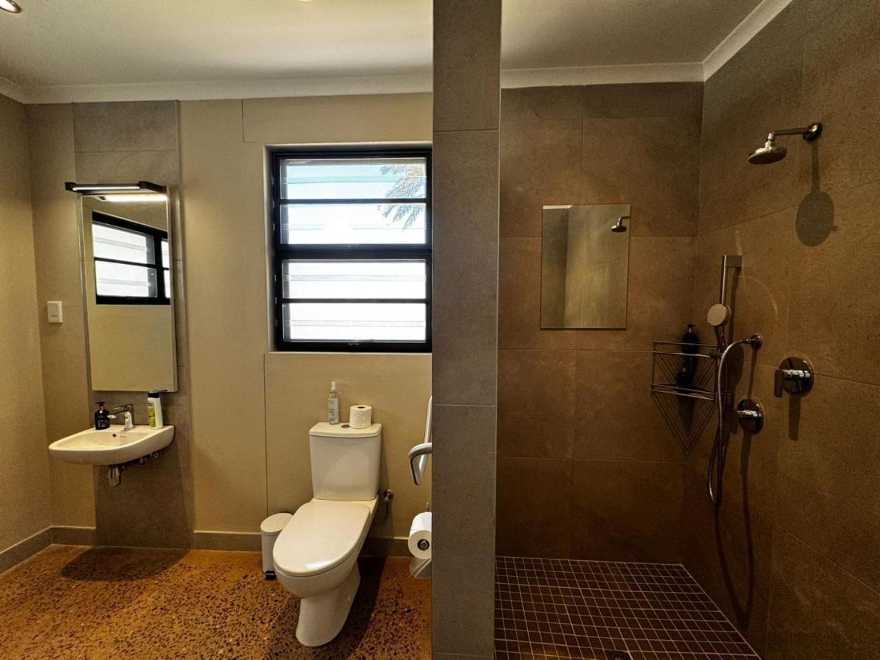 Flying Ostrich Guesthouse & Self-Catering Accommodation Mariental Esterno foto