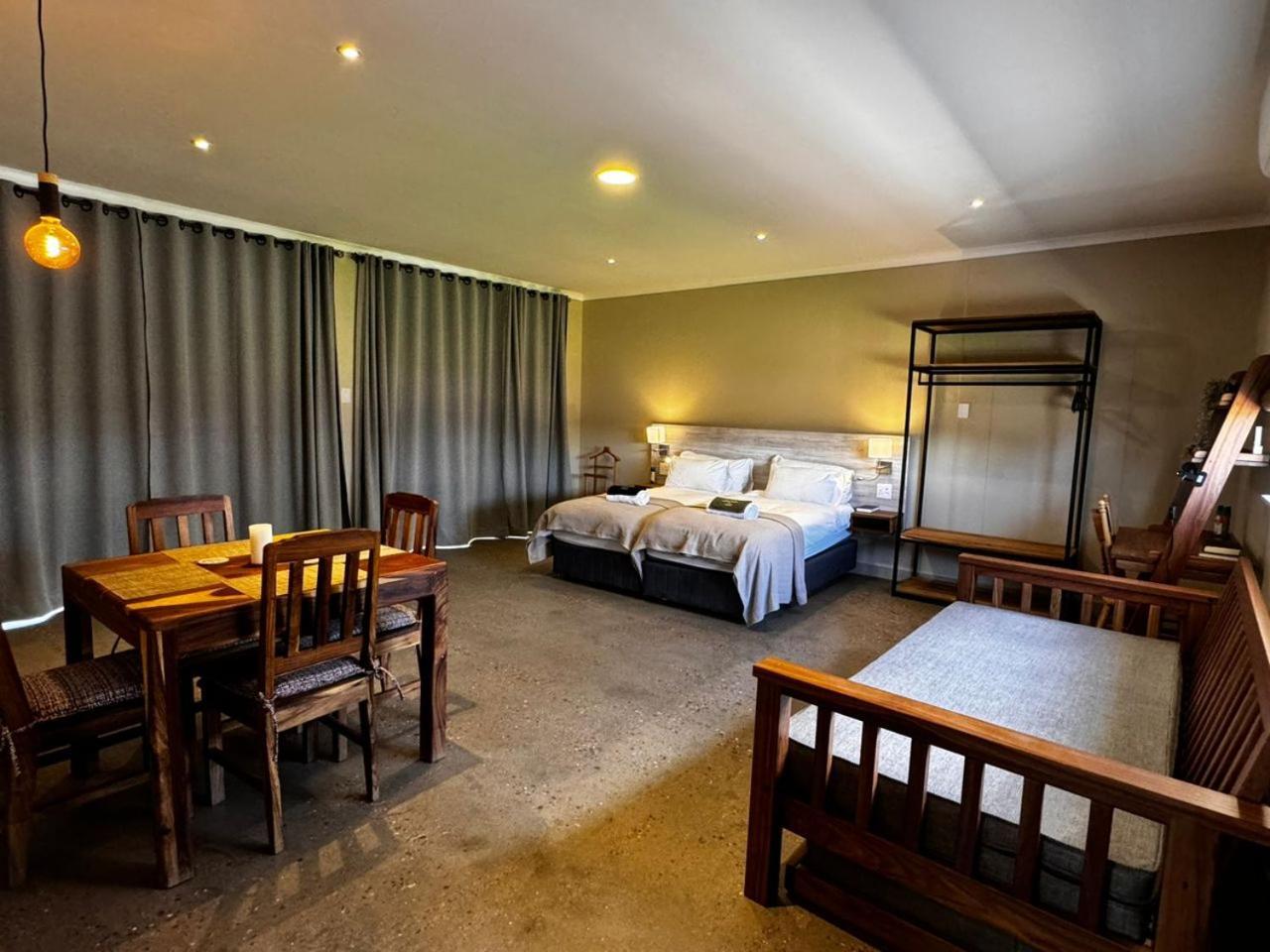 Flying Ostrich Guesthouse & Self-Catering Accommodation Mariental Esterno foto